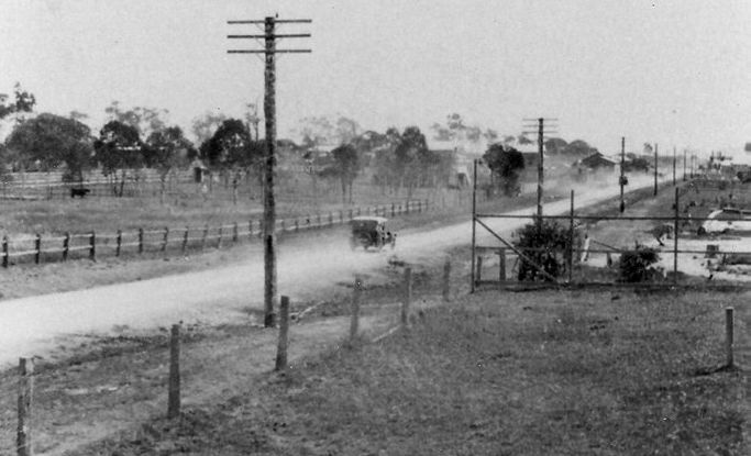 Dusty Main St heading into Pialba. Dusty Main St heading into Pialba.