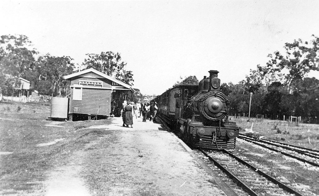 A steam train at Urangan in the 1920s. A steam train at Urangan in the 1920s.