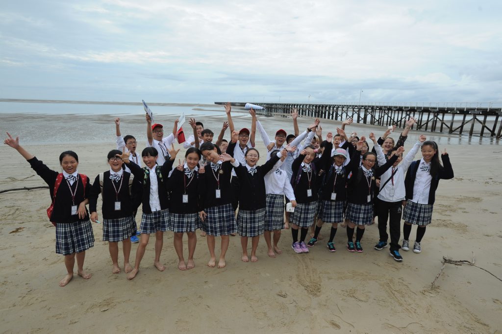 Students from Leshan Experimental Middle School are in Hervey Bay for a week and spent some time on the beach at Urangan. Students from Leshan Experimental Middle School are in Hervey Bay for a week and spent some time on the beach at Urangan.