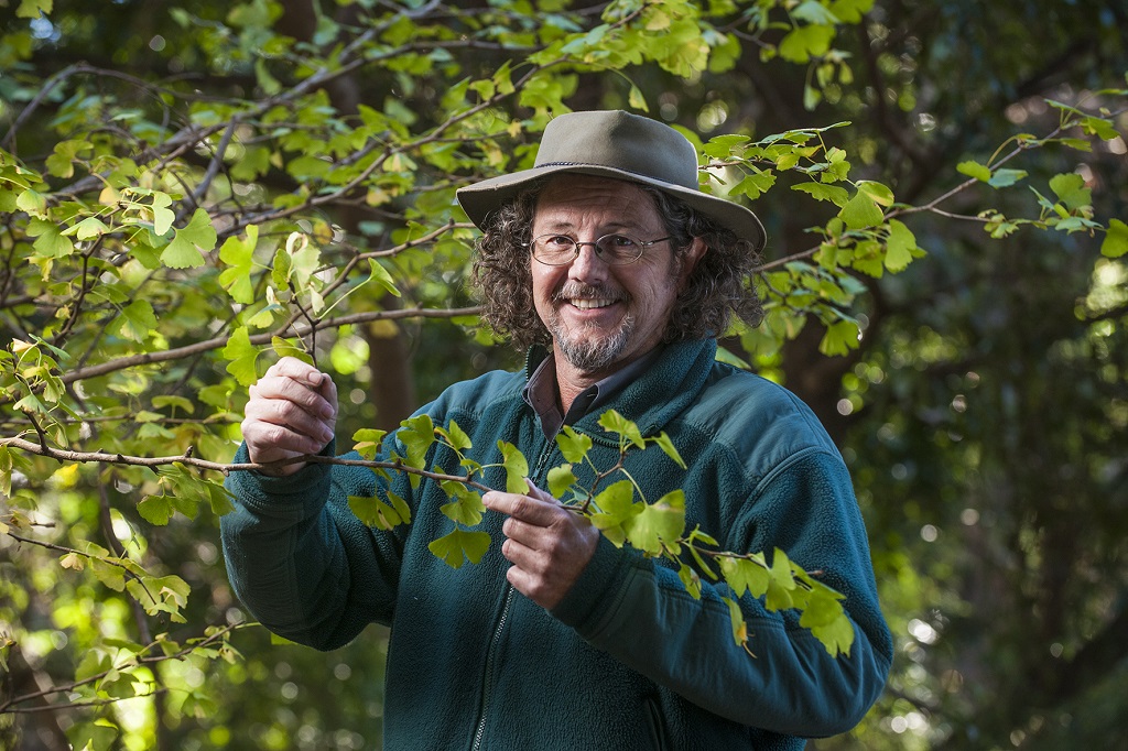 USQ ecologist Andy Le Brocque says there are many simple lifestyle choices we can make to help reduce our individual ecological footprints. USQ ecologist Andy Le Brocque says there are many simple lifestyle choices we can make to help reduce our individual ecological footprints.