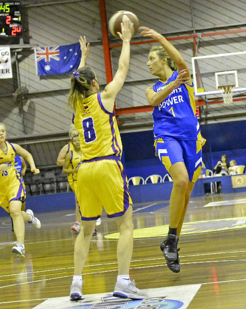 Phoenix’s Rachel Pryor flips one to a support player in a game against Pirates at Kev Broome Stadium. Phoenix’s Rachel Pryor flips one to a support player in a game against Pirates at Kev Broome Stadium.
