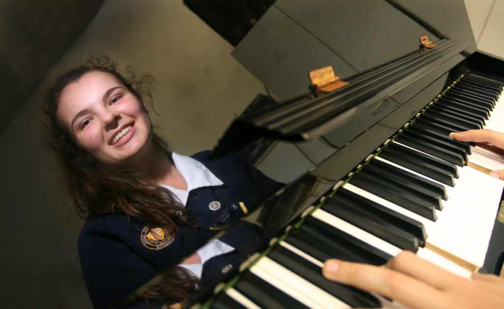 Rockhampton Girls Grammar Student Hollie Dunn is racing up the charts in the Triple J unearthed competition. Photo: Chris Ison / The Morning Bulletin Rockhampton Girls Grammar Student Hollie Dunn is racing up the charts in the Triple J unearthed competition. Photo: Chris Ison / The Morning Bulletin