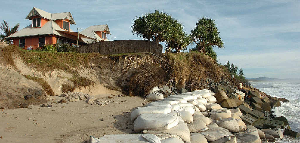 OCEANFRONT ISSUES: Erosion at Belongil Beach. OCEANFRONT ISSUES: Erosion at Belongil Beach.