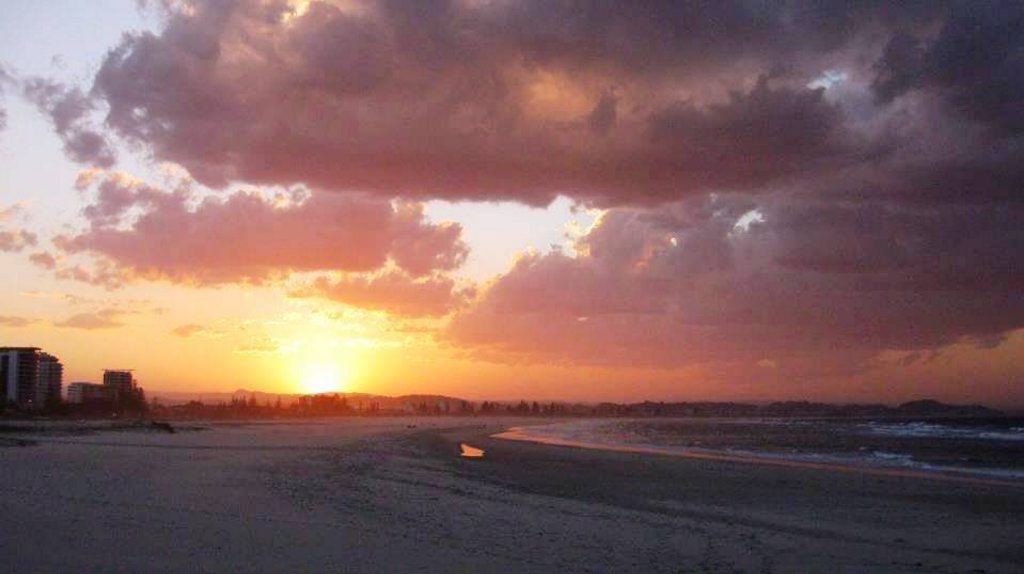 This sunset at Kirra Beach was snapped by one of our readers enjoying their stunning weekend. This sunset at Kirra Beach was snapped by one of our readers enjoying their stunning weekend.