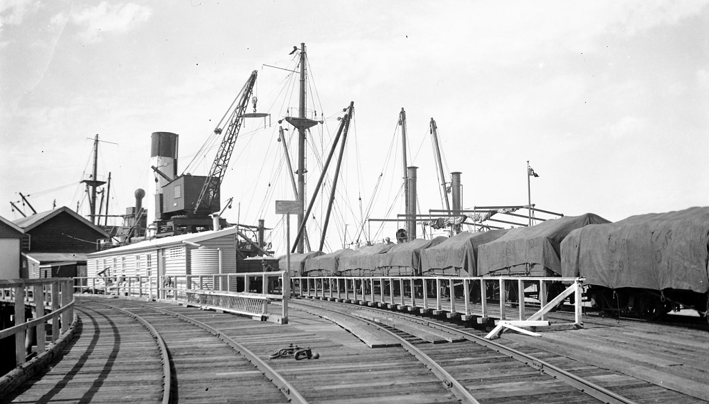 Urangan Pier with bagged sugar ready for export. Urangan Pier with bagged sugar ready for export.