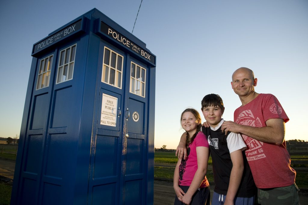 Mark Anderson and his kids Casey and Logan with the Dr Who TARDIS he built for them, Tuesday, August 13, 2013. Photo Kevin Farmer / The Chronicle Mark Anderson and his kids Casey and Logan with the Dr Who TARDIS he built for them, Tuesday, August 13, 2013. Photo Kevin Farmer / The Chronicle