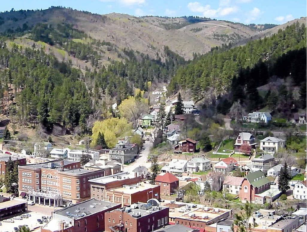 Today Deadwood is home to just 1280 folk amid 80 plus casinos. Today Deadwood is home to just 1280 folk amid 80 plus casinos.