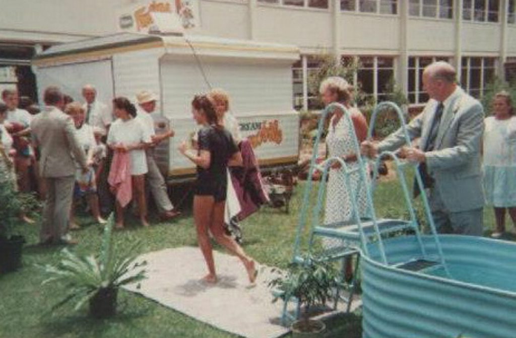Tracey Jeffery in her days with the Jehovah's Witnesses. Tracey Jeffery in her days with the Jehovah's Witnesses.