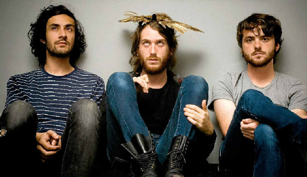 Midnight Juggernauts take their love of visuals on stage. Midnight Juggernauts take their love of visuals on stage.