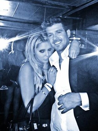 Robin Thicke with a blonde on his arm caught out by a mirror reflection. Source: Twitter Robin Thicke with a blonde on his arm caught out by a mirror reflection. Source: Twitter