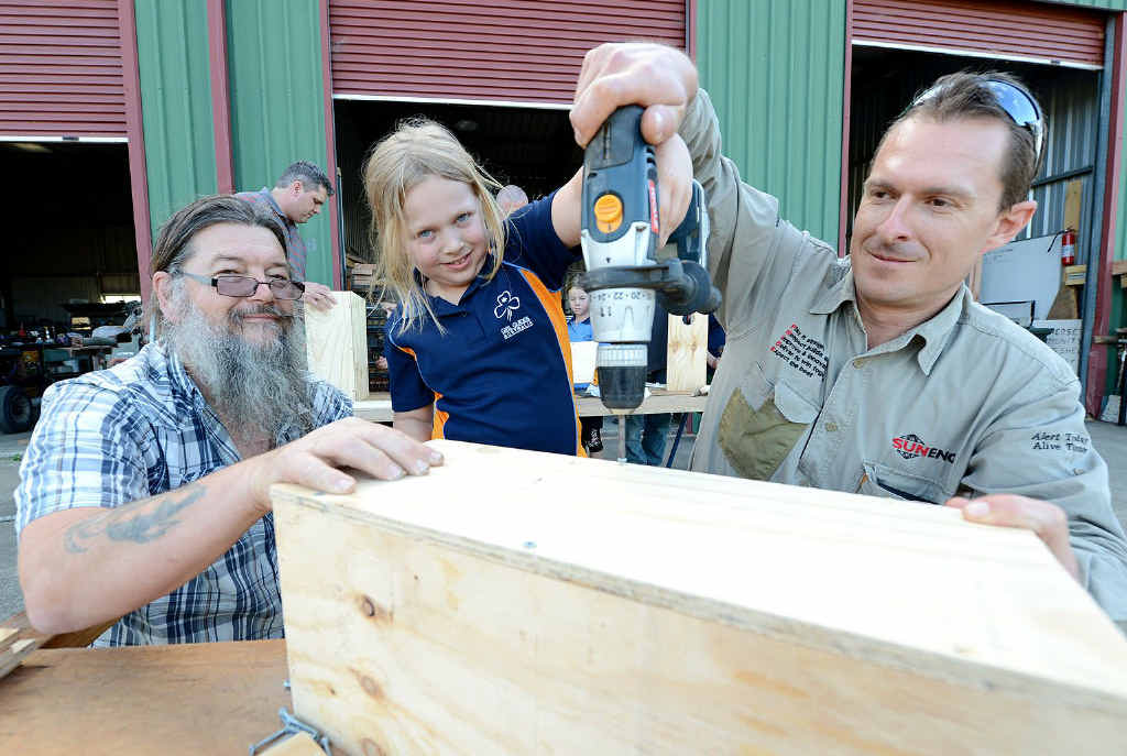 BONDING SESSION: Rob Scully from Somerset Community Men’s Shed (l) helping Rob Harm (r) and his daughter Brianna. BONDING SESSION: Rob Scully from Somerset Community Men’s Shed (l) helping Rob Harm (r) and his daughter Brianna.