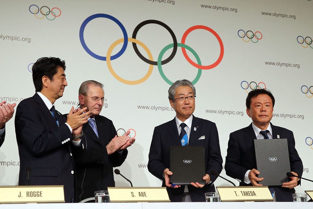 President of the IOC Jacques Rogge (2L), Prime Minister of Japan Shinzo Abe (L), President of the Tokyo 2020 Committee Tsunekazu Takeda (2R) and Governor of Tokyo, Naoki Inose (R) sign the host city contract after Tokyo is awarded the 2020 Summer Olympic Games during the 125th IOC Session - 2020 Olympics Host City Announcement at Hilton Hotel on September 7, 2013 in Buenos Aires, Argentina. President of the IOC Jacques Rogge (2L), Prime Minister of Japan Shinzo Abe (L), President of the Tokyo 2020 Committee Tsunekazu Takeda (2R) and Governor of Tokyo, Naoki Inose (R) sign the host city contract after Tokyo is awarded the 2020 Summer Olympic Games during the 125th IOC Session - 2020 Olympics Host City Announcement at Hilton Hotel on September 7, 2013 in Buenos Aires, Argentina.
