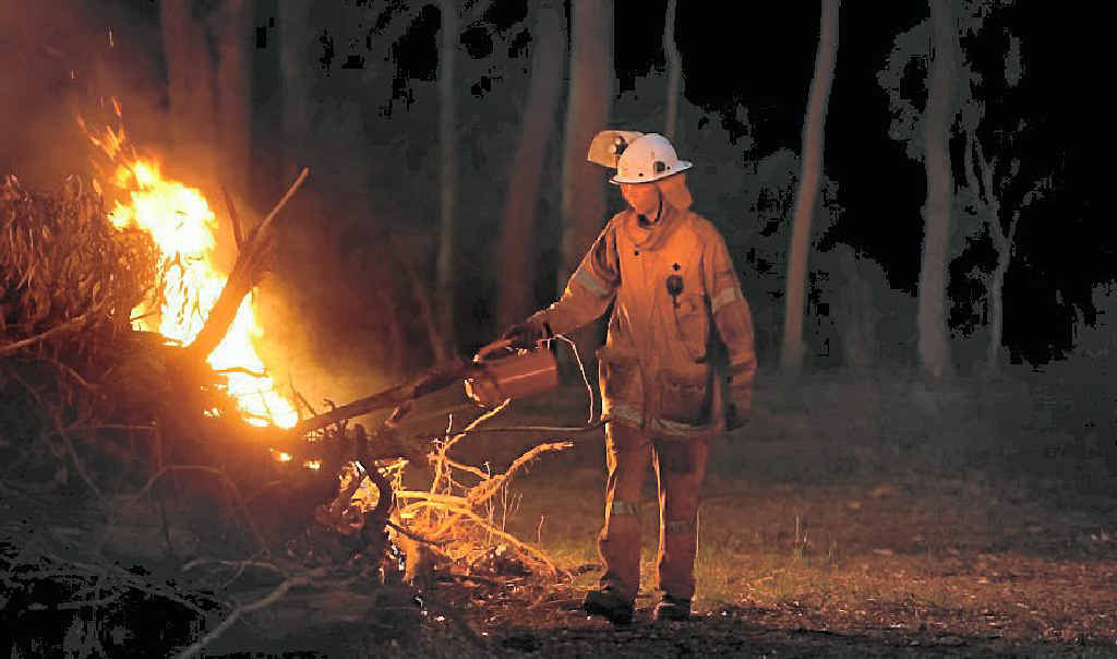 BACK BURN: Control Fire Burn with the Mount Maurice Fire Brigade on Jim Whyte Road, Burua. BACK BURN: Control Fire Burn with the Mount Maurice Fire Brigade on Jim Whyte Road, Burua.