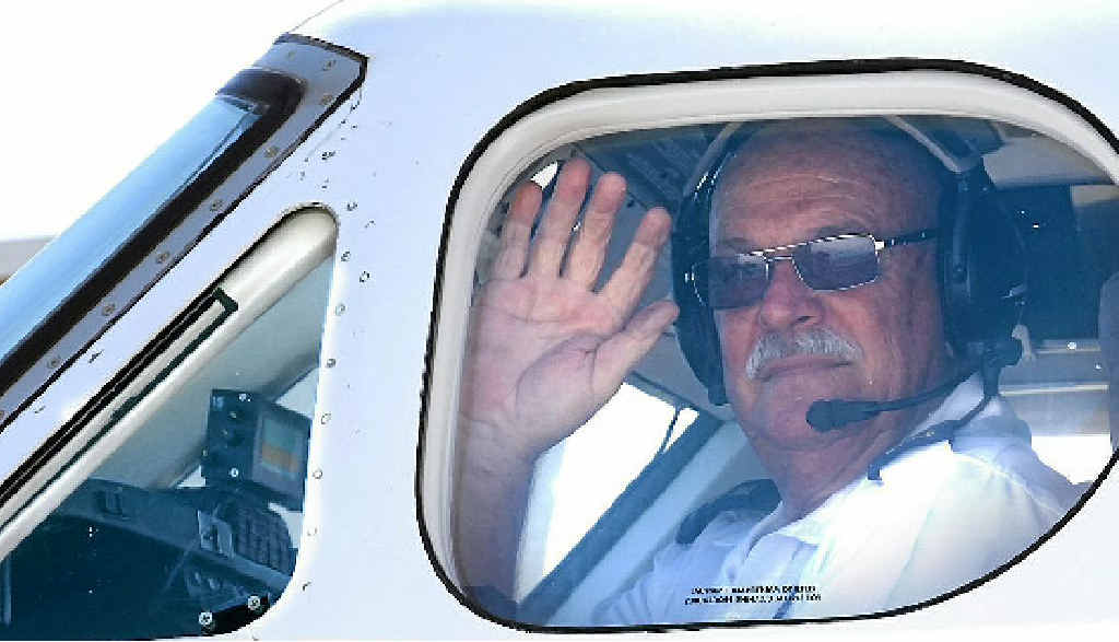 Pilot Graham Vonhoff waves goodbye to a rewarding career with the Royal Flying Doctor Service. Pilot Graham Vonhoff waves goodbye to a rewarding career with the Royal Flying Doctor Service.