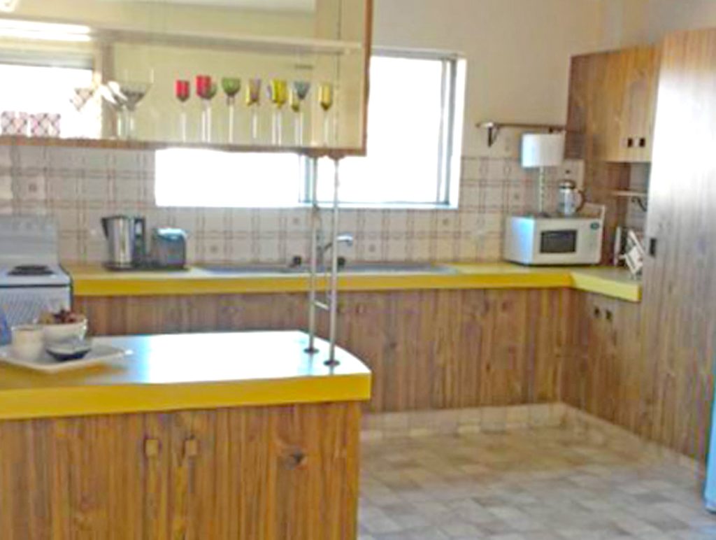 Erin Ransley's kitchen before being renovated. 