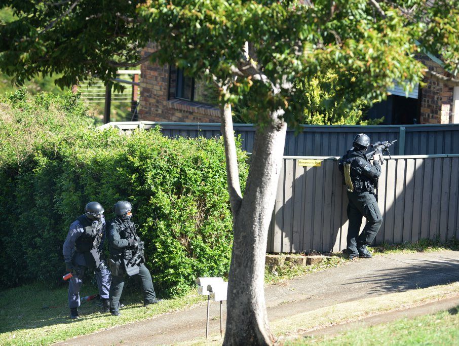 Police surround a house in Banora Point. Daily News Police surround a house in Banora Point. Daily News