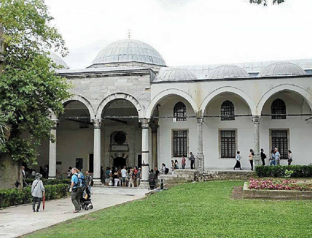 Topkapi: The grounds of the palace calm the senses. Topkapi: The grounds of the palace calm the senses.