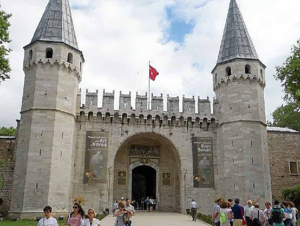 Topkapi Palace – the gateway to riches. Topkapi Palace – the gateway to riches.