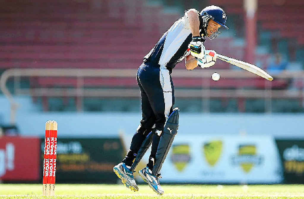 Victorian batsman Rob Quiney is caught on the hop. Victorian batsman Rob Quiney is caught on the hop.