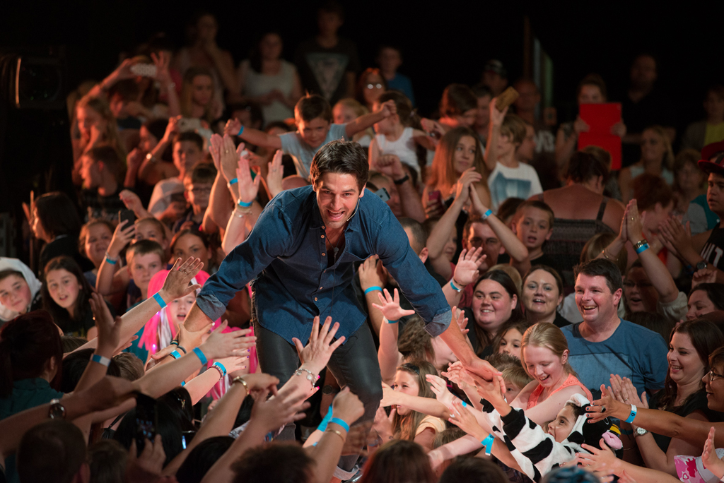 Ed Lower greets fans at Dreamworld. Ed Lower greets fans at Dreamworld.