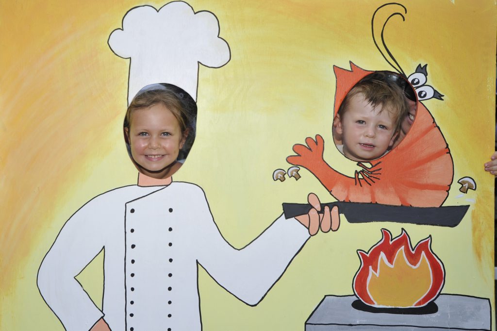 Chloe and Finnley Thirkell of Lennox Head at the 2013 Ballina Prawn Festival. Chloe and Finnley Thirkell of Lennox Head at the 2013 Ballina Prawn Festival.