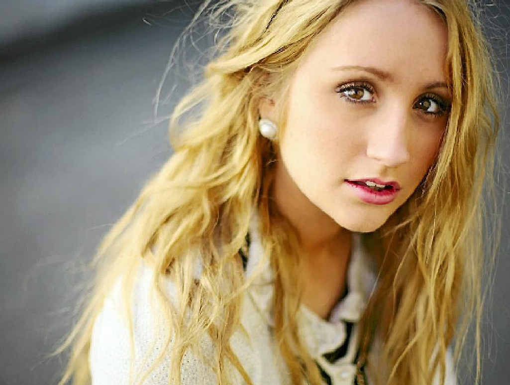 RISING STAR: Rockhampton’s Emily Brown has made it through to the next round of X-Factor. RISING STAR: Rockhampton’s Emily Brown has made it through to the next round of X-Factor.