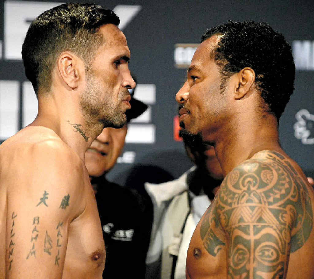 EYE TO EYE: Anthony Mundine and American Shane Mosley face off during a final weigh-in in Sydney yesterday ahead of tonight’s fight. EYE TO EYE: Anthony Mundine and American Shane Mosley face off during a final weigh-in in Sydney yesterday ahead of tonight’s fight.
