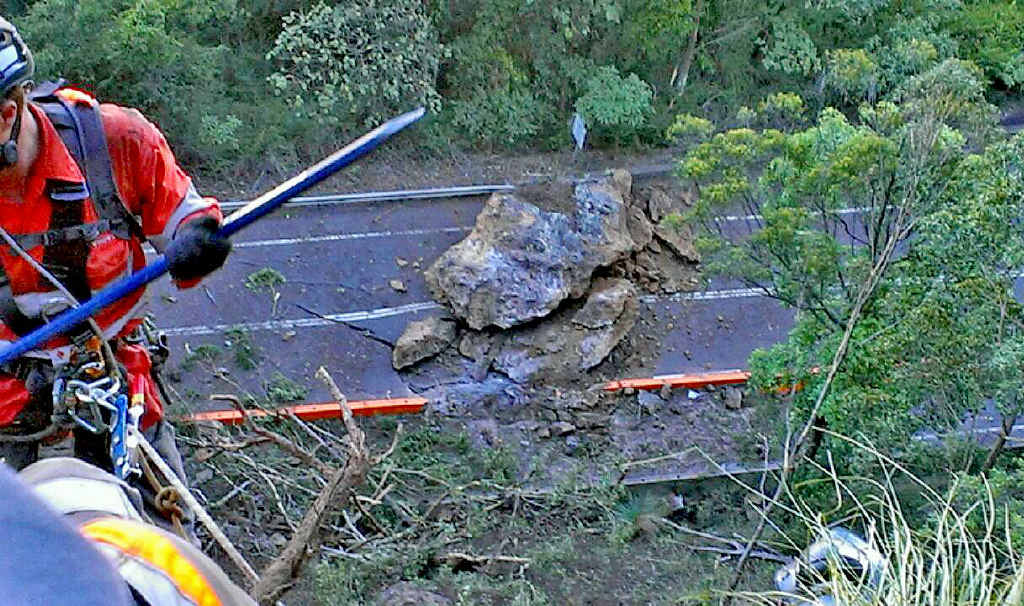 The 300 tonne boulder which crashed onto the Cunningham Highway at the Gap. The 300 tonne boulder which crashed onto the Cunningham Highway at the Gap.