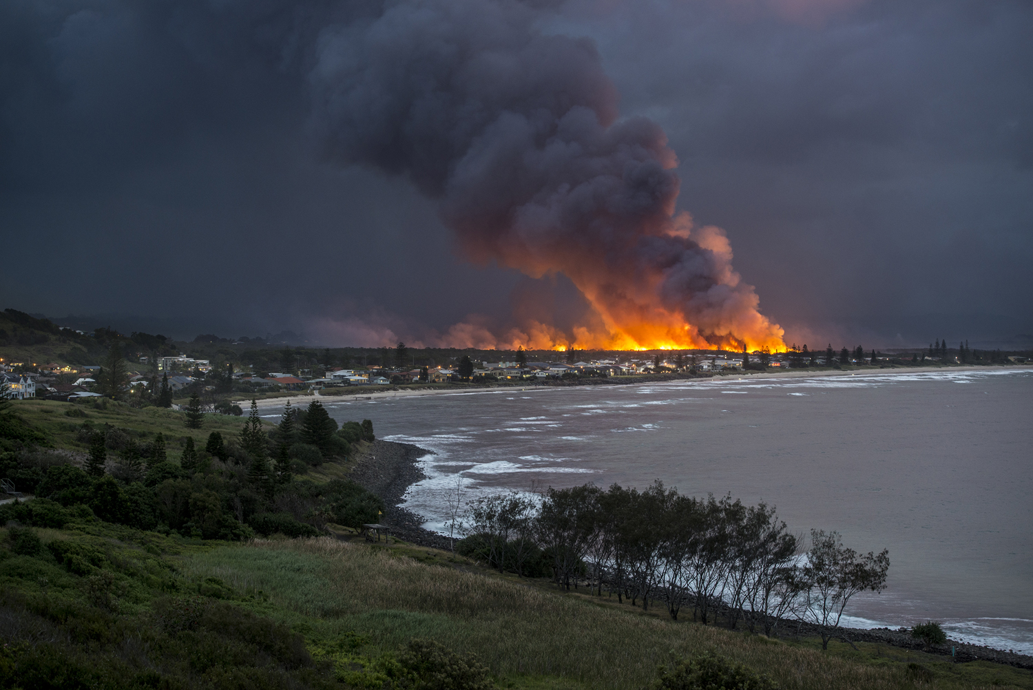 Photos taken from Pat Morton lookout last night between 7 and 8 by Gary Patterson. Photos taken from Pat Morton lookout last night between 7 and 8 by Gary Patterson.