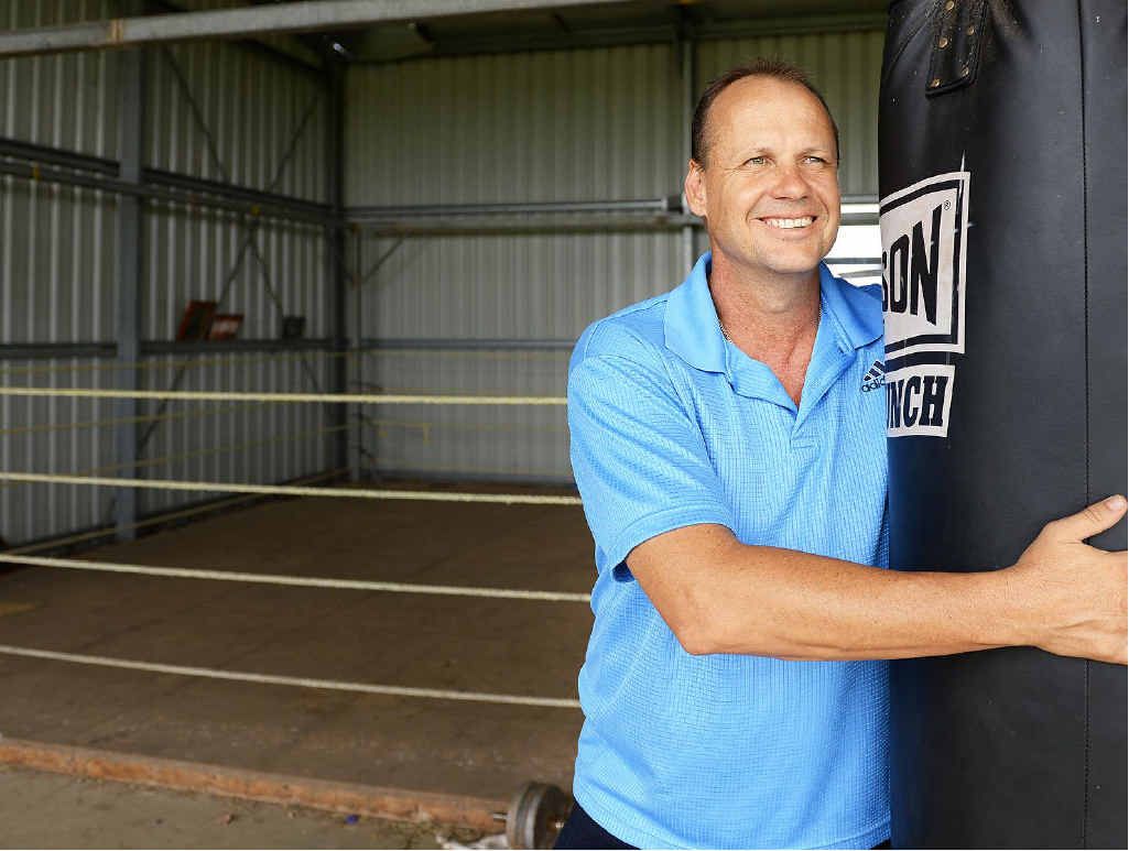 READY: Lower Tenthill boxing trainer Noel Thornberry is preparing Alex Leapai for the world heavyweight title bout in April. READY: Lower Tenthill boxing trainer Noel Thornberry is preparing Alex Leapai for the world heavyweight title bout in April.