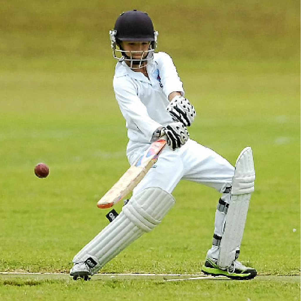 MORE RUNS: Illawarra’s Brandon Silcox cuts while batting against Armidale. MORE RUNS: Illawarra’s Brandon Silcox cuts while batting against Armidale.