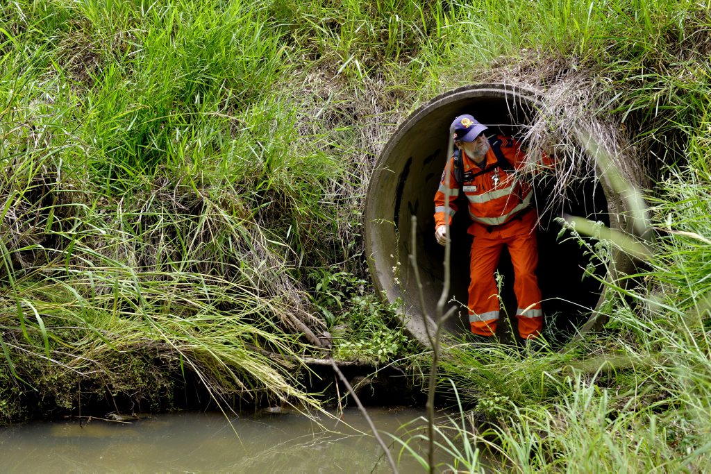 THOROUGH: SES personnel search bushland in Redbank. THOROUGH: SES personnel search bushland in Redbank.