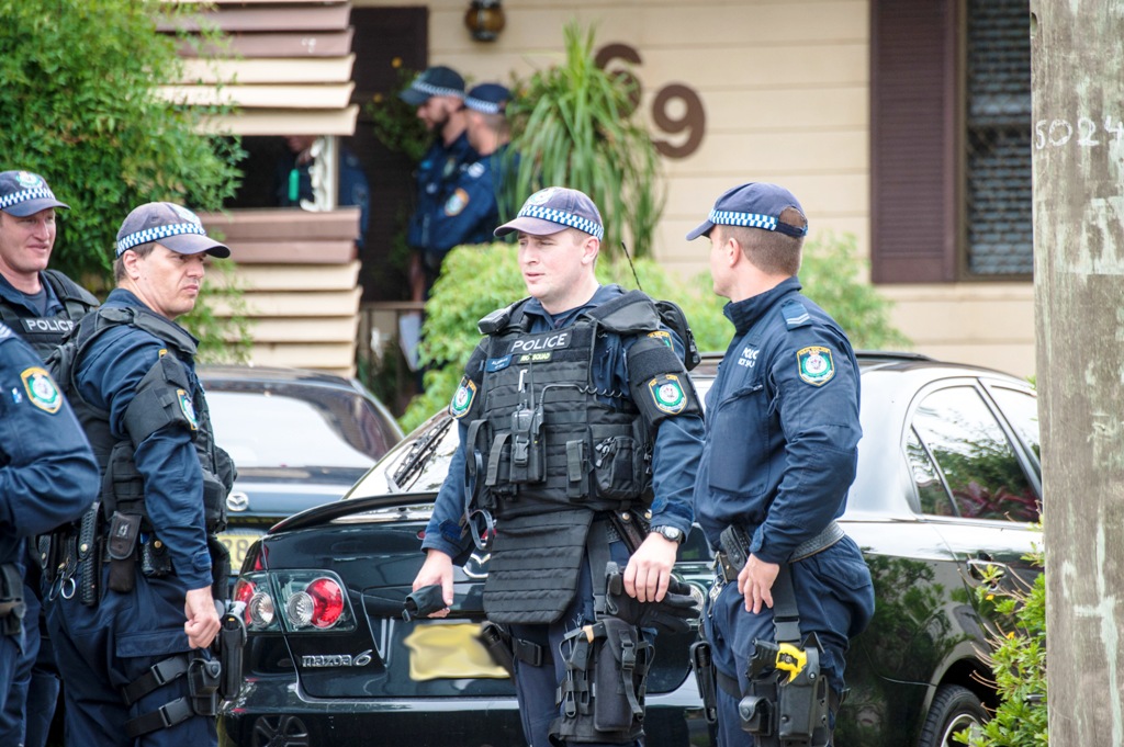 Strike Force Merry detectives together with the Police Dog Unit execute a search warrant on a Coffs Harbour property. Photo: Rob Wright / Coffs Coast Advocate Strike Force Merry detectives together with the Police Dog Unit execute a search warrant on a Coffs Harbour property. Photo: Rob Wright / Coffs Coast Advocate