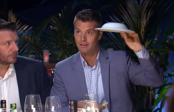 Judge Pete Evans tips his Judge Pete Evans tips his
