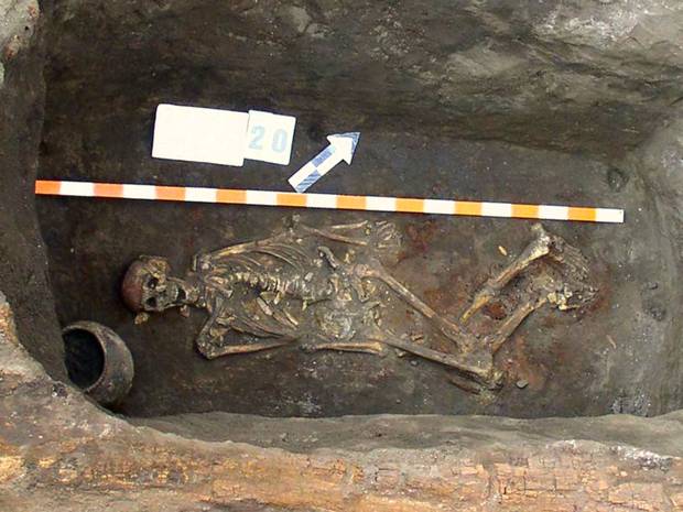 A grave with a skeleton which is about 5000 years old in the Ukraine. Johannes Gutenberg University, Maine. A grave with a skeleton which is about 5000 years old in the Ukraine. Johannes Gutenberg University, Maine.