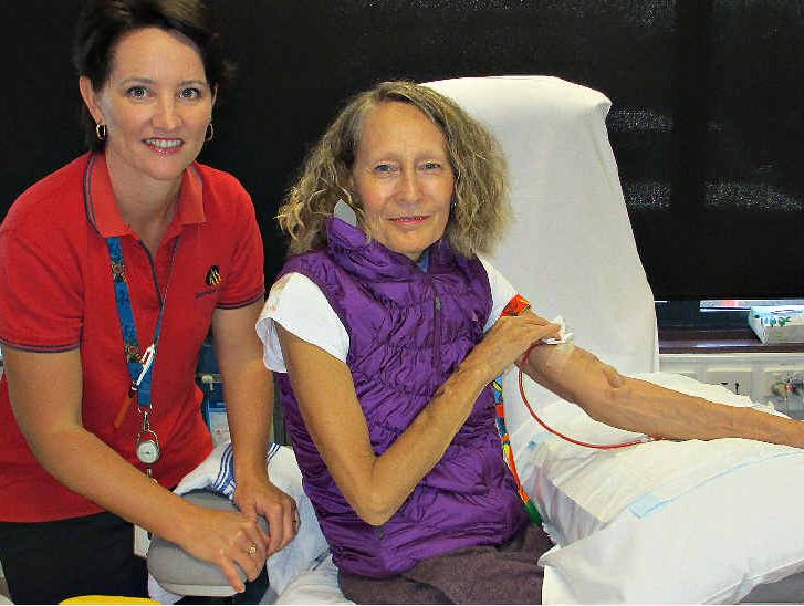 LEARNING CURVE: Joanne Ashford teaches patient Mindy Knipers how to dialyse.