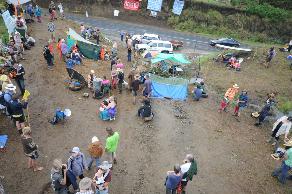 Over 2000 people at the Bentley protest site on Monday morning await the arrival of the Metgaso's drilling rig. Photo Doug Eaton / The Northern Star Over 2000 people at the Bentley protest site on Monday morning await the arrival of the Metgaso's drilling rig. Photo Doug Eaton / The Northern Star