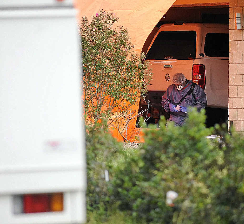 DUAL TRAGEDY: Police at the scene of a murder-suicide in Glasshouse Mountains. DUAL TRAGEDY: Police at the scene of a murder-suicide in Glasshouse Mountains.