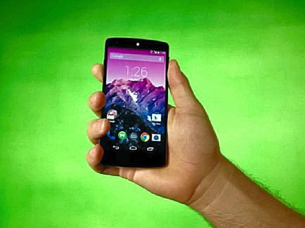 NOT TOO BIG: The Nexus can be held comfortably, despite its large screen size. NOT TOO BIG: The Nexus can be held comfortably, despite its large screen size.