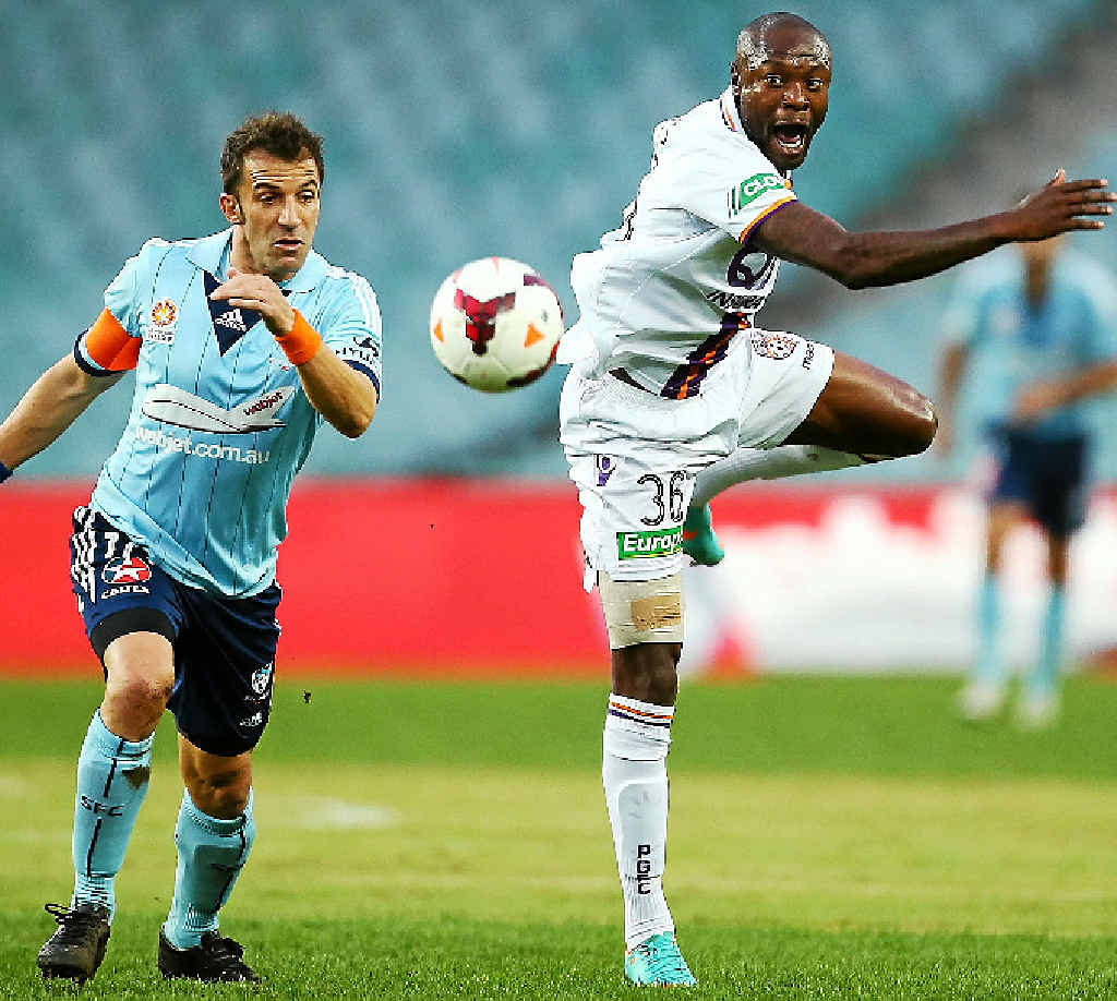 Alessandro Del Piero of Sydney and William Gallas of Perth contest possession at Allianz Stadium last night. Alessandro Del Piero of Sydney and William Gallas of Perth contest possession at Allianz Stadium last night.