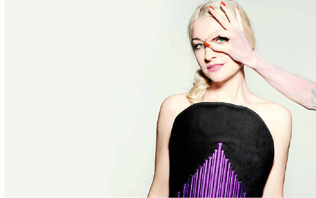 Singer Kate Miller-Heidke. Singer Kate Miller-Heidke.