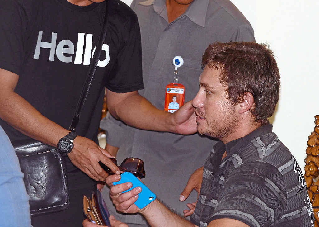 Matt Christophers Lockley (right) of Australia is arrested by Indonesian police officers. Matt Christophers Lockley (right) of Australia is arrested by Indonesian police officers.