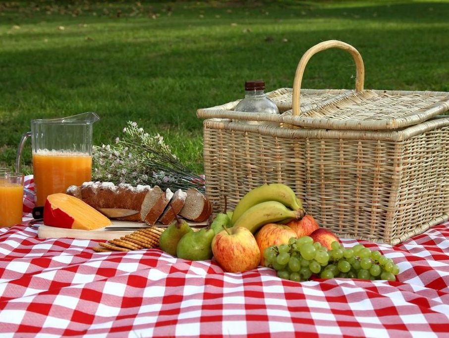 Set up a picnic at Mother’s Day on Q.