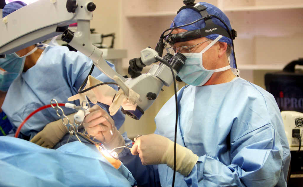 DEFENDING COLLEAGUE: Dr Francois Malan (pictured in the operating theatre) yesterday defended Dr Antonio Vega Vega. DEFENDING COLLEAGUE: Dr Francois Malan (pictured in the operating theatre) yesterday defended Dr Antonio Vega Vega.