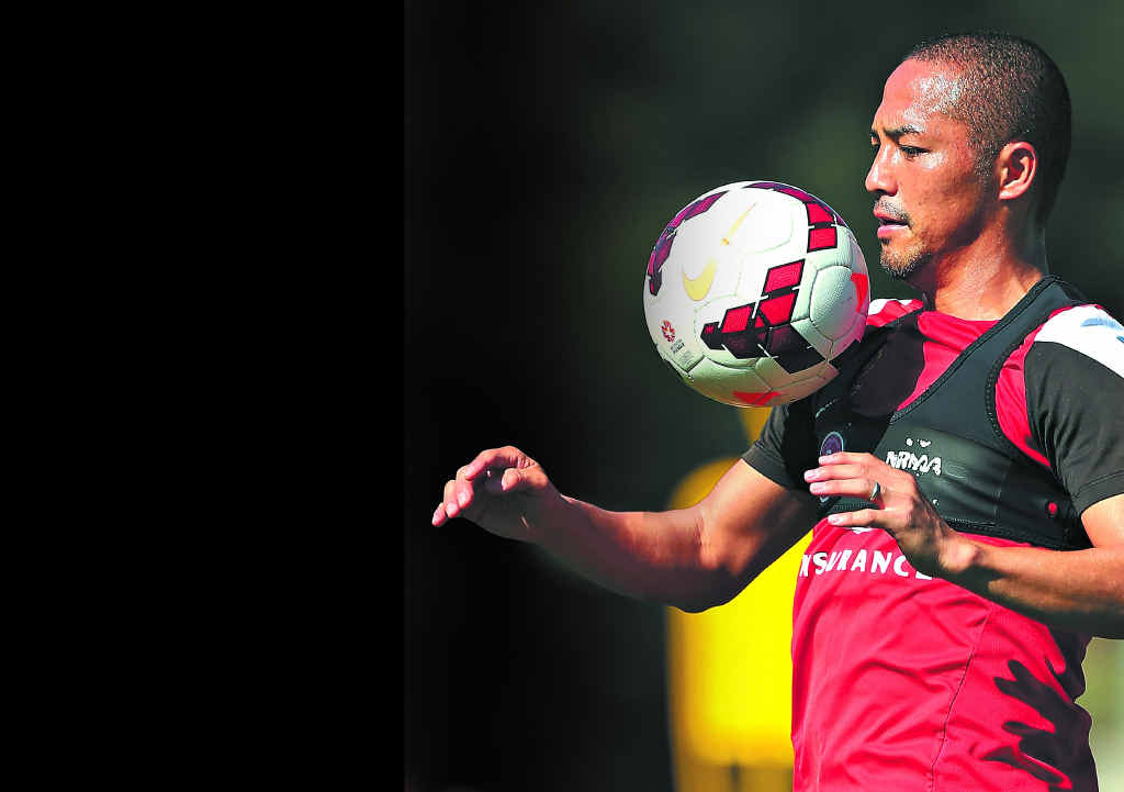 Shinji Ono controls the ball during a Western Sydney Wanderers training session. Shinji Ono controls the ball during a Western Sydney Wanderers training session.