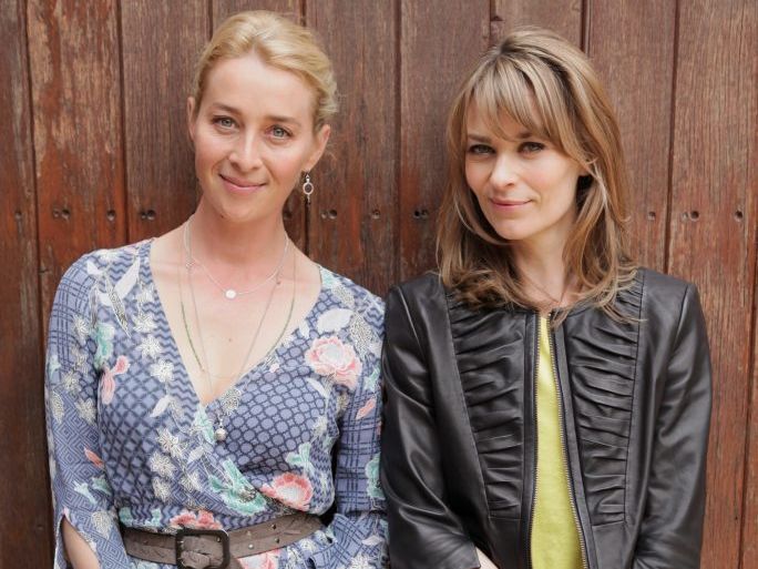 Asher Keddie and Kat Stewart play sisters Nina and Billie Proudman in Offspring. Asher Keddie and Kat Stewart play sisters Nina and Billie Proudman in Offspring.