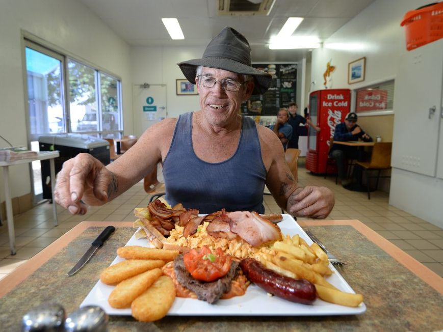 Truckie Glenn Pauling attempts the $39.95 big breakfast at the Yaamba Road Caltex service station. Photo: Chris Ison / The Morning Bulletin Truckie Glenn Pauling attempts the $39.95 big breakfast at the Yaamba Road Caltex service station. Photo: Chris Ison / The Morning Bulletin