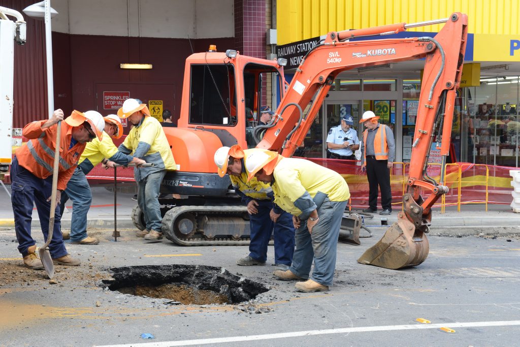 MAJOR DISRUPTION: A burst water main caused some headaches in Bell Street on yesterday morning. MAJOR DISRUPTION: A burst water main caused some headaches in Bell Street on yesterday morning.
