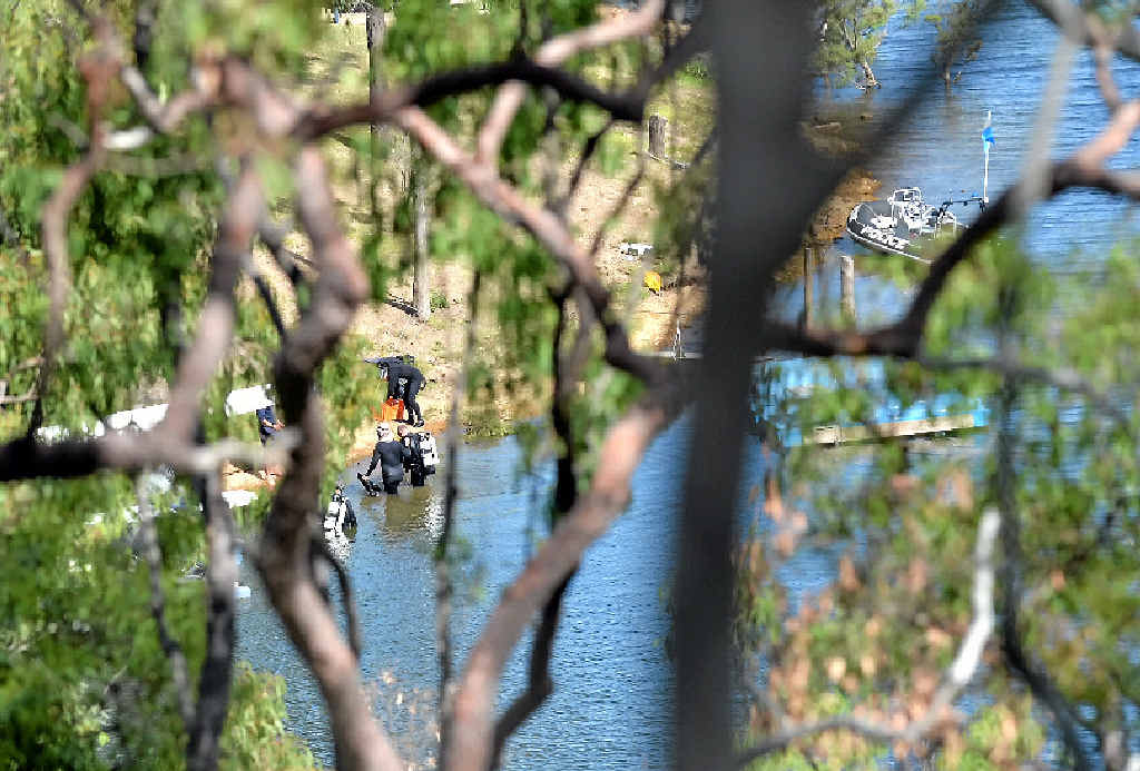 The Water Police are conducting a search for two missing bodies at the Gladstone Lake Awoonga Dam. Photo Brenda Strong / The Observer The Water Police are conducting a search for two missing bodies at the Gladstone Lake Awoonga Dam. Photo Brenda Strong / The Observer
