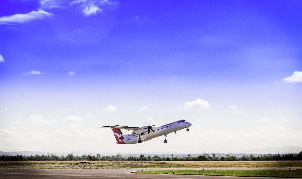 A regional flight lands at Moranbah Airport A regional flight lands at Moranbah Airport